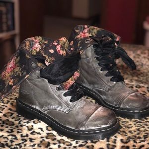 Dr. Martens Women’s Triumph 1914